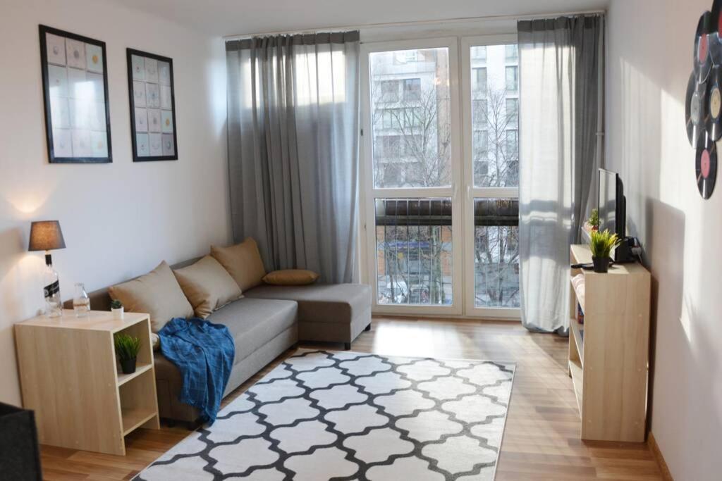 Ohmyhome - Park Mirowski Apartment Warschau Exterior foto