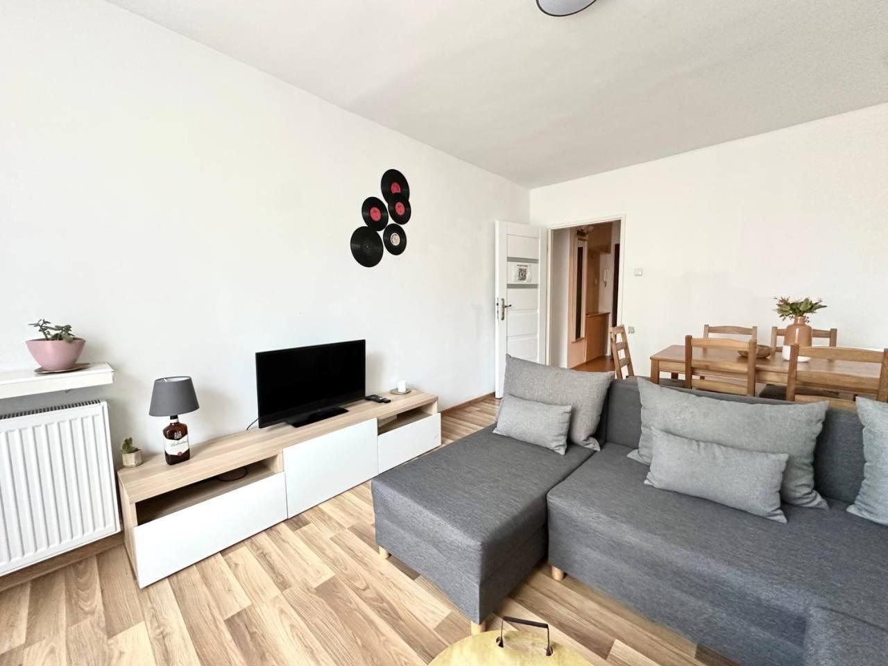Ohmyhome - Park Mirowski Apartment Warschau Exterior foto