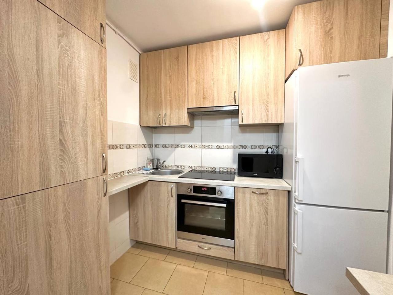 Ohmyhome - Park Mirowski Apartment Warschau Exterior foto