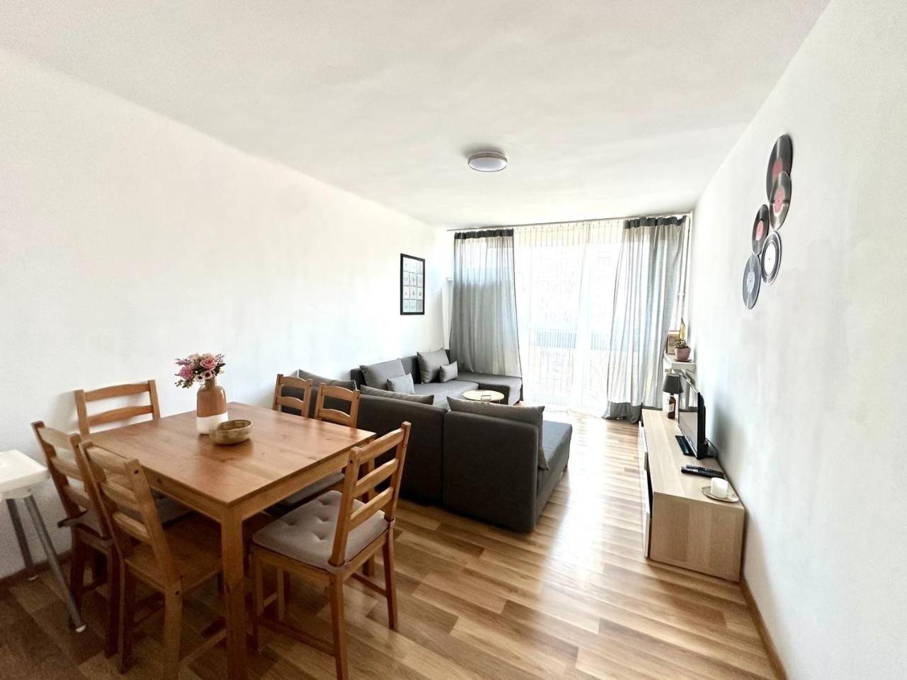 Ohmyhome - Park Mirowski Apartment Warschau Exterior foto