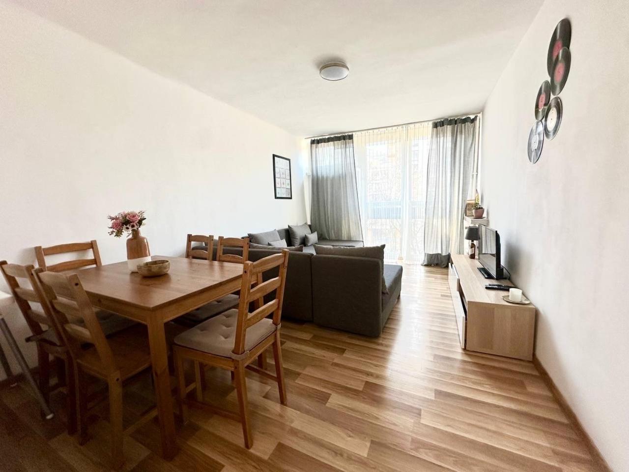 Ohmyhome - Park Mirowski Apartment Warschau Exterior foto